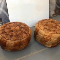 Coppia di pouf etnici in pelle