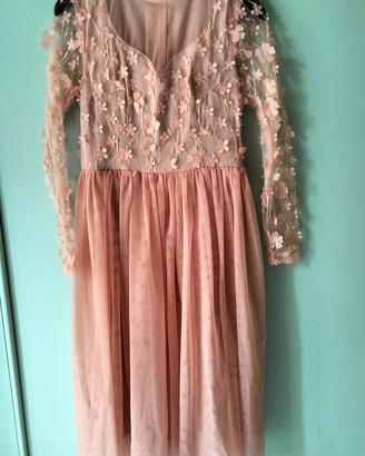 Abito rosa fiorato con maniche velate 