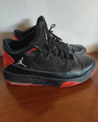 Scarpe da basket Jordan nere e rosse
