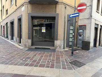 Immobile di 54 m² a Seregno