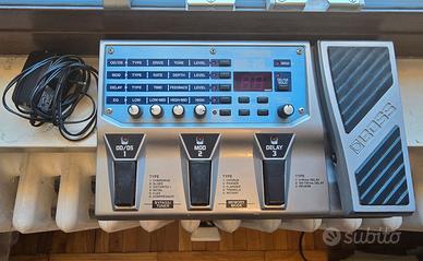 Pedaliera Multieffetto Boss ME-20 con Alimentatore