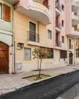 Trivano moderno con verande e posto auto