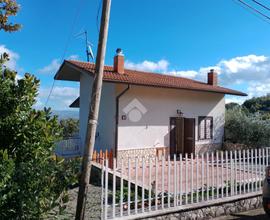 CASA INDIPENDENTE A CASTELVETERE SUL CALORE