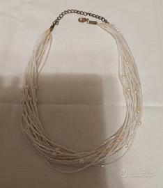 Collana bianca a  più fili 