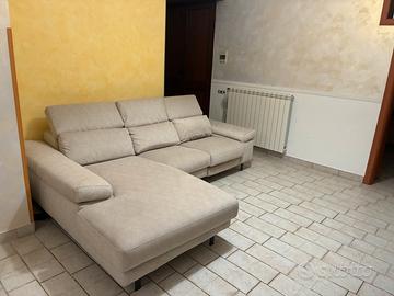 Divano angolare con penisola Poltrone e Sofà