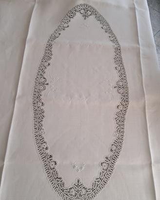 Tovaglia lino e pizzo di Cantù