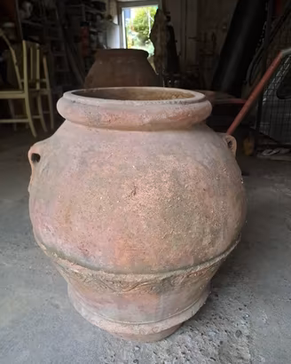 orci di in terracotta  di origine imprunetina 