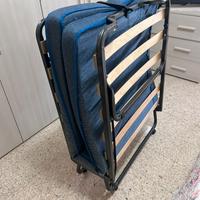 Letto pieghevole con doghe in legno