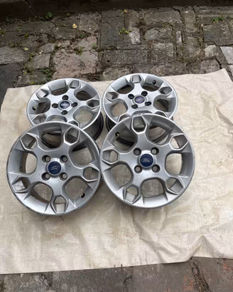 Cherchi il lega 16 orginiali Ford Fiesta