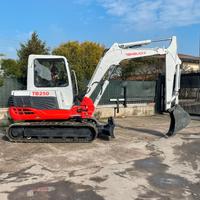 E116 Escavatore 50 q Takeuchi TB250