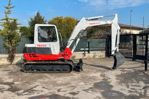 E116 Escavatore 50 q Takeuchi TB250