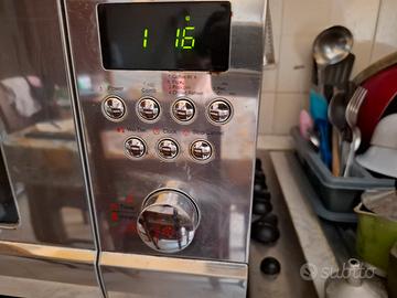 forno a microonde  usato poco tre volte 