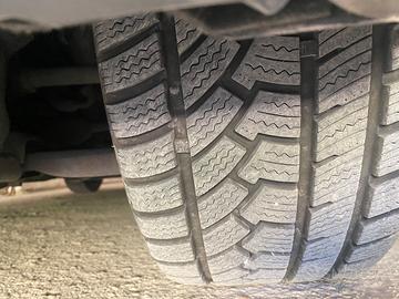 Pneumatici  235 40 18