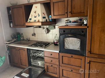 Cucina in Legno Massello (noce)