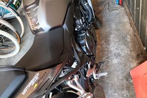 HORNET 750 