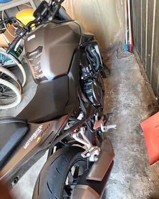 HORNET 750 