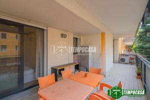 2 LOCALI RISTRUTTURATO, ARREDATO CON AMPIO TERRAZZ