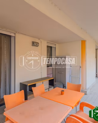 2 LOCALI RISTRUTTURATO, ARREDATO CON AMPIO TERRAZZ