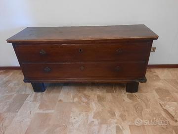 Cassapanca in arte povera del 1900