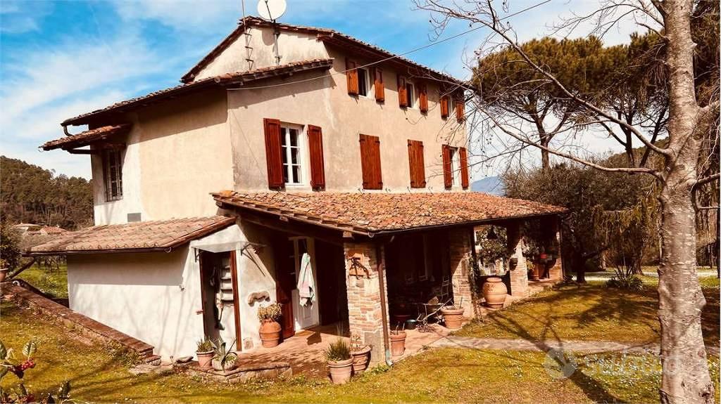 Rustico / Casale di 180 m² con più di 5 locali e p - Vista 2