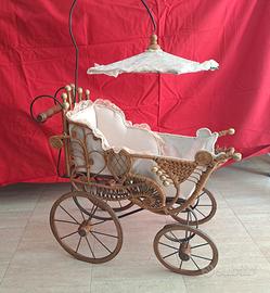carrozzina vimini vintage per bambole