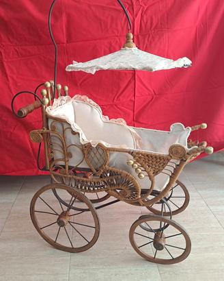 carrozzina vimini vintage per bambole