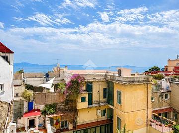 5 LOCALI A NAPOLI