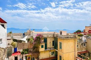 5 LOCALI A NAPOLI