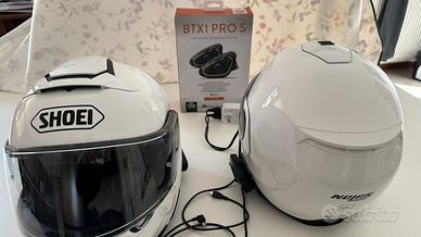 2 CASCHI CON AURICOLARI