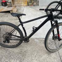 Bicicletta MTB front cross-country, 29”, carbonio