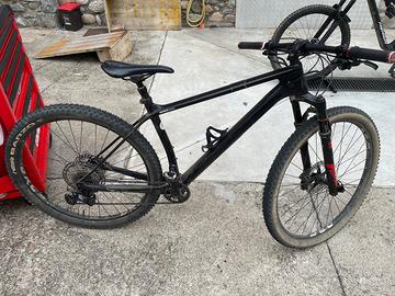 Bicicletta MTB front cross-country, 29”, carbonio