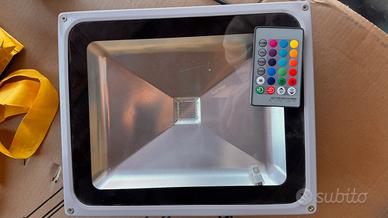 Faro LED RGB 50w con telecomando