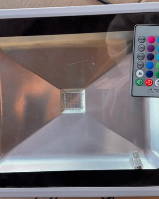 Faro LED RGB 50w con telecomando