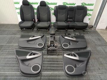 SEDILI PANNELLI E TUNNEL CON BRACCIOLO RAV4 III