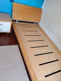 letto, comodino e mensole