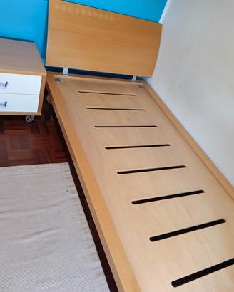 letto, comodino e mensole