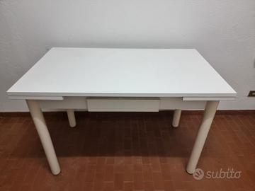 Tavolo allungabile di laminato bianco 