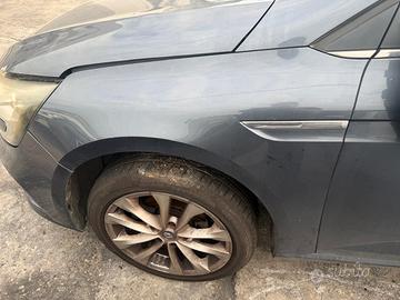 Parafango anteriore sx Renault Megane berlina anno