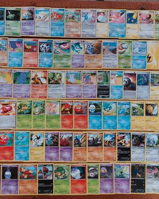 Lotto carte Pokémon comuni e non comuni