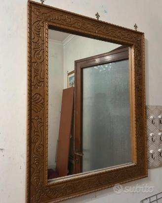 Specchio in legno fatto a mano