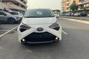 Toyota Aygo Connect 1.0 VVT-i 72 CV 5 porte x-play