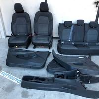 Sedili Renault Clio 2023 5 porte stoffa nera
