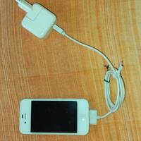 iphone 4s con caricatore