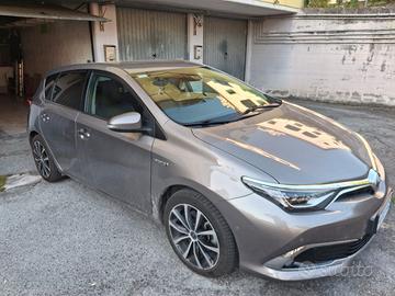Toyota auris hybrid 2016