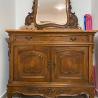 Mobile antico con specchio