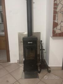Stufa a legna bruciatutto marca NORDICA