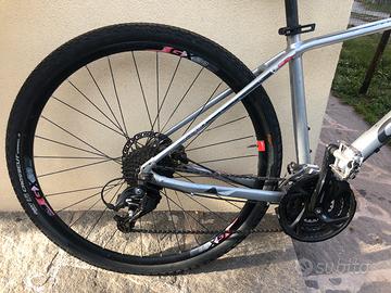 Bici Giant Roam Suntour