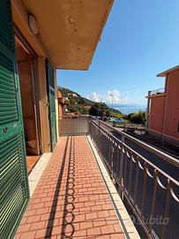 Bereggi si propone quadrilocale con vista mare