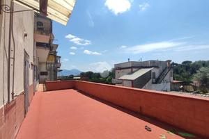 4 LOCALI A NAPOLI