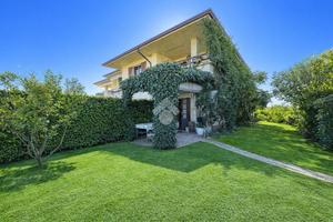 VILLA A SCHIERA D'ANGOLO A POZZOLENGO